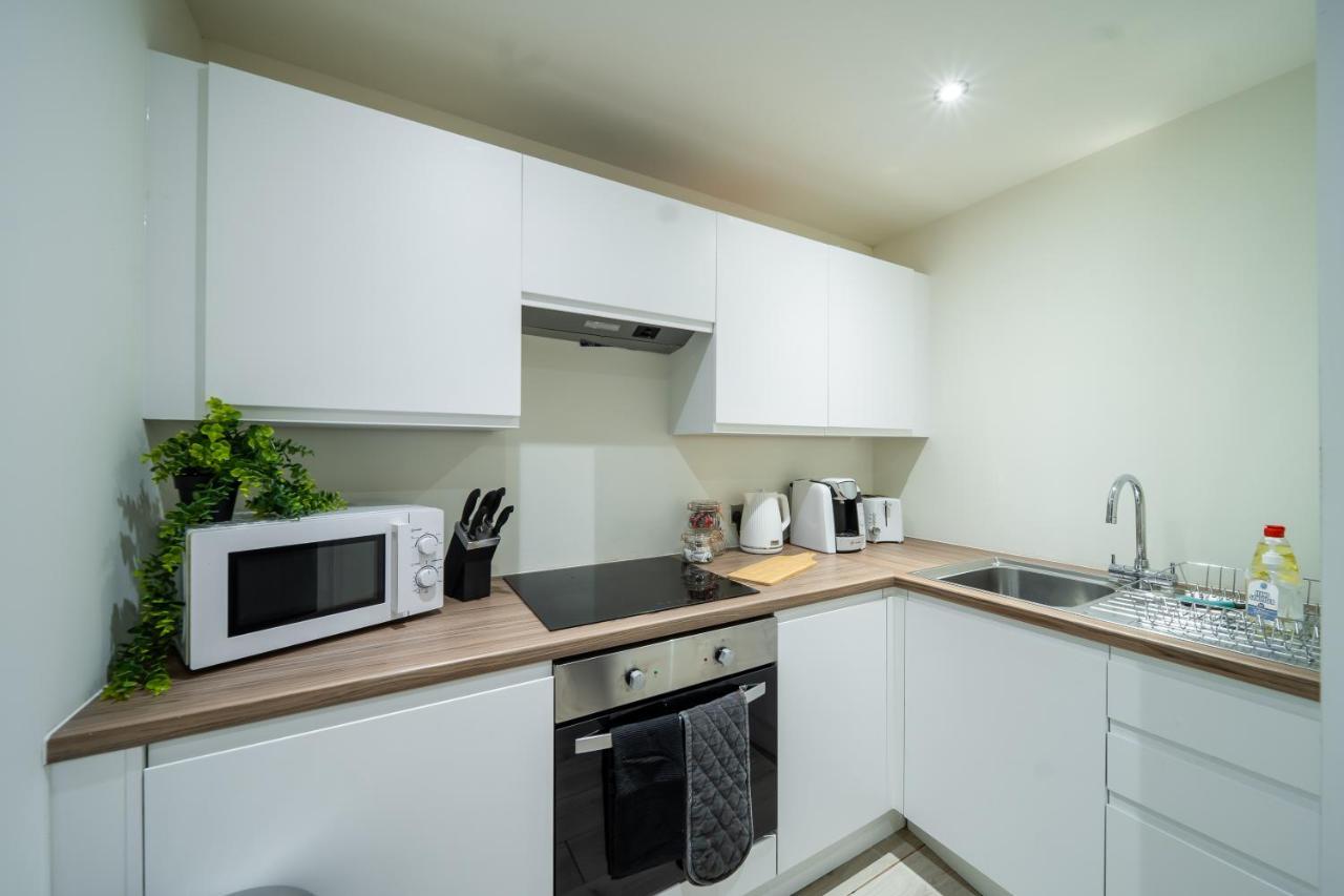 Bv Spacious 1-Bedroom Apartment Close To Town Center - Sleeps 6 Bradford  Luaran gambar