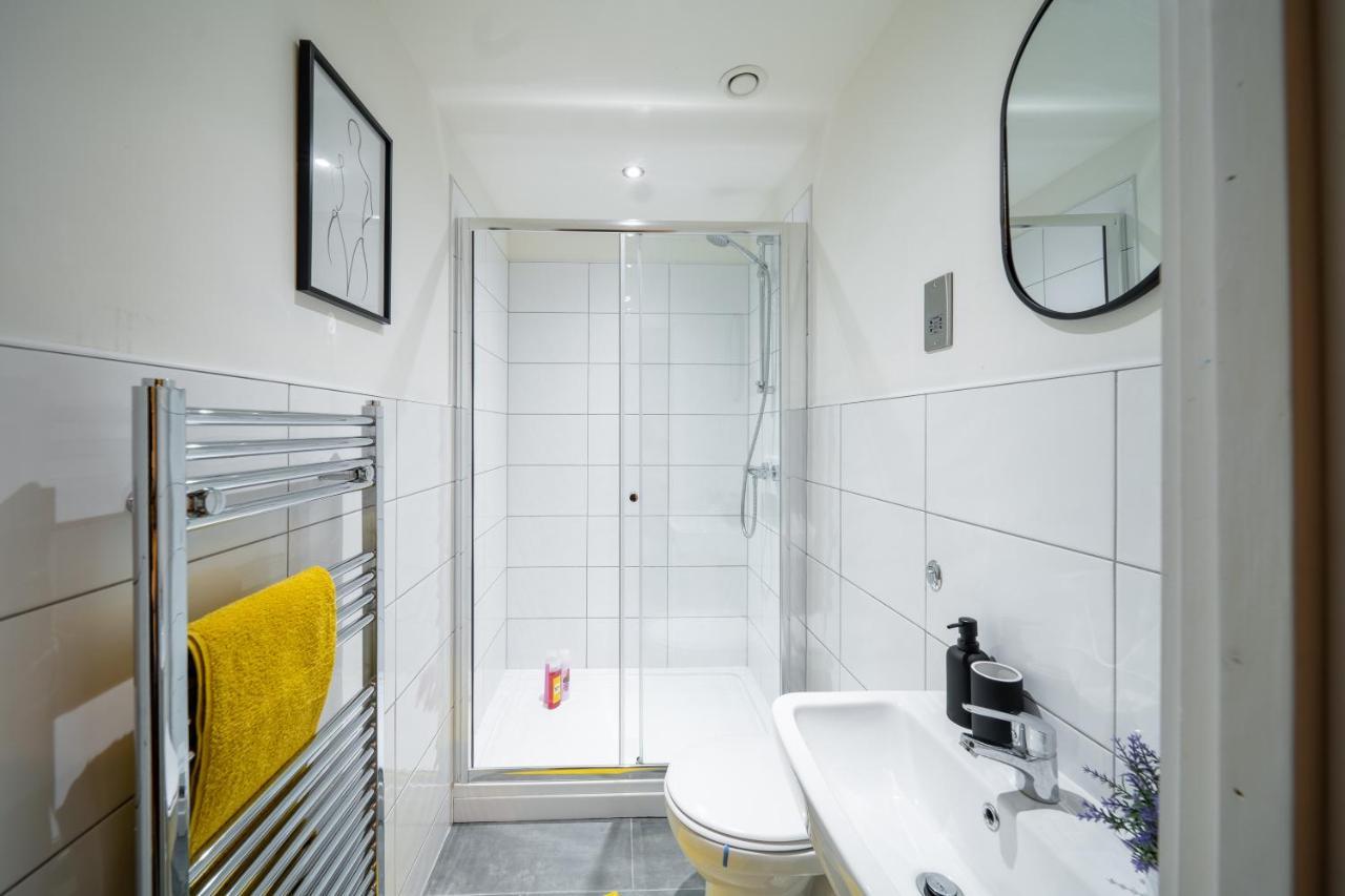 Bv Spacious 1-Bedroom Apartment Close To Town Center - Sleeps 6 Bradford  Luaran gambar