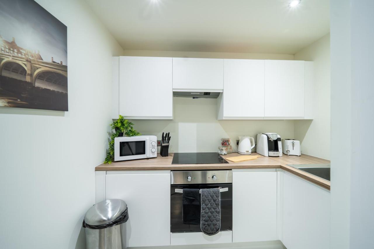 Bv Spacious 1-Bedroom Apartment Close To Town Center - Sleeps 6 Bradford  Luaran gambar