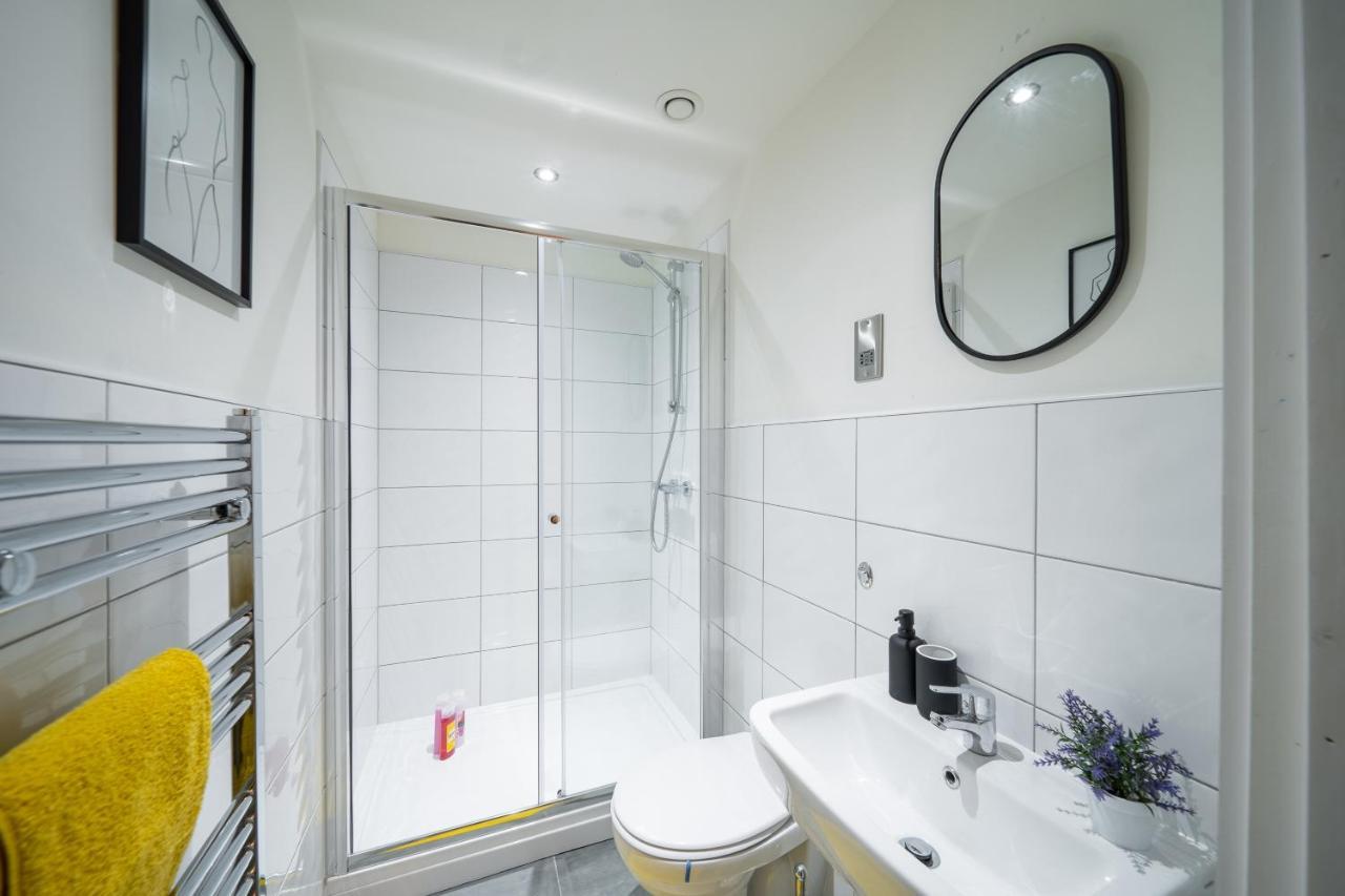 Bv Spacious 1-Bedroom Apartment Close To Town Center - Sleeps 6 Bradford  Luaran gambar